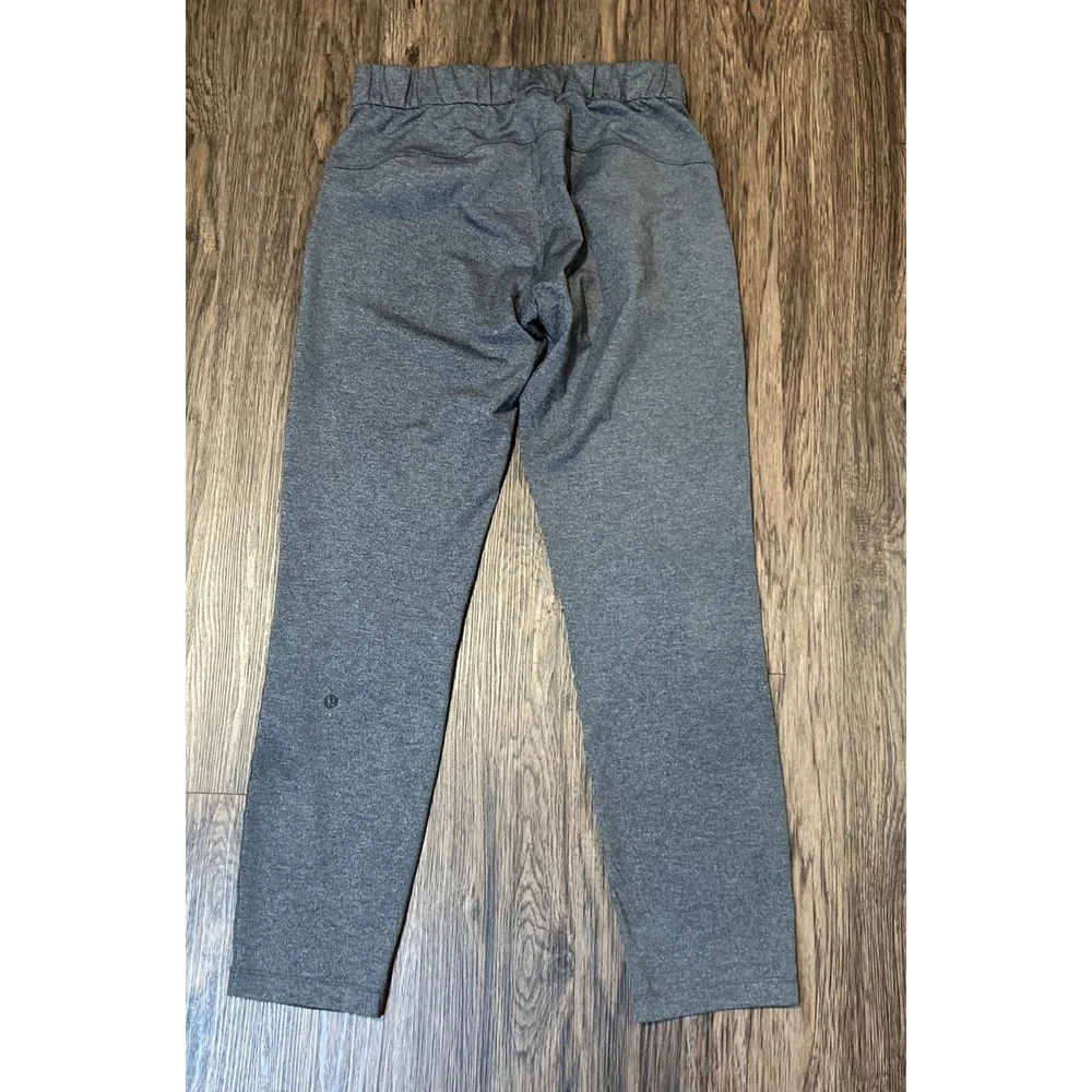 Lululemon women's on the fly pant in size 4 Color Gray